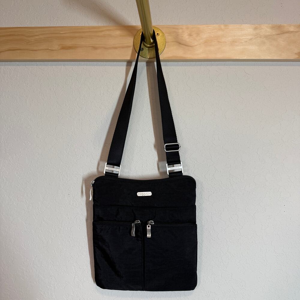 Women's Baggallini Black with Tan Lining Shoulder‎ Zip Closure Purse Bag